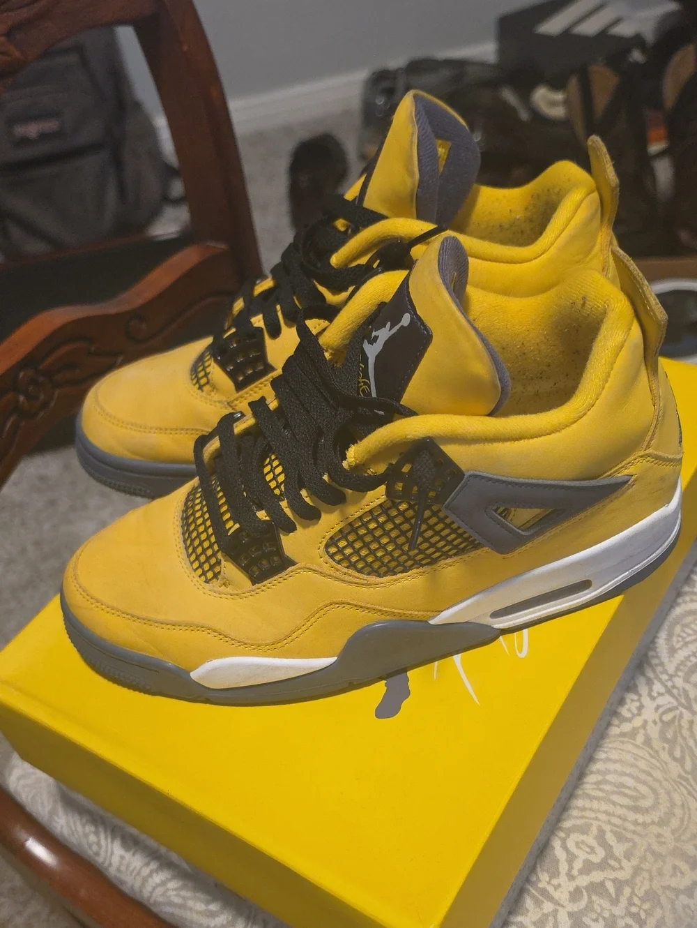 Jordan Men's Yellow and Black Retro Sneakers